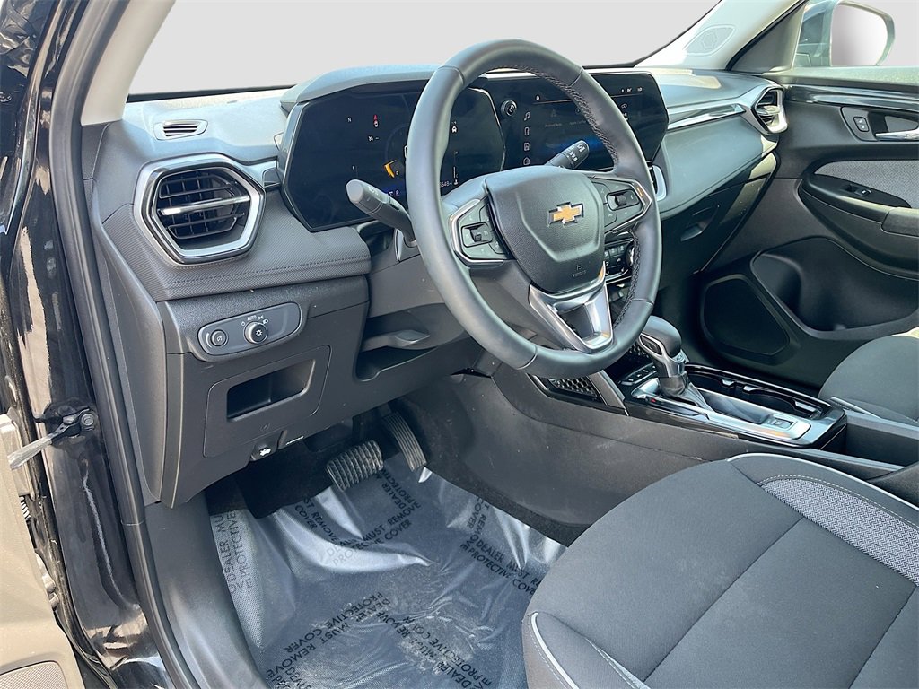 Used 2024 Chevrolet TrailBlazer LT w/ LT Cold Weather Package image 9