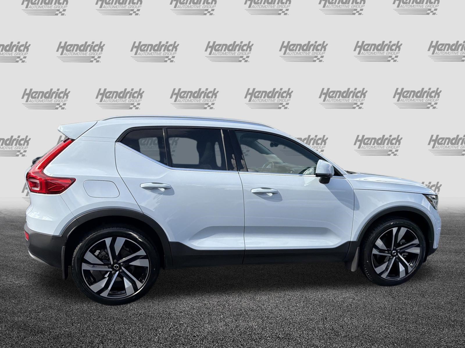 Certified 2024 Volvo XC40 B5 Ultimate w/ Protection Package Premier AWD/4WD image 11