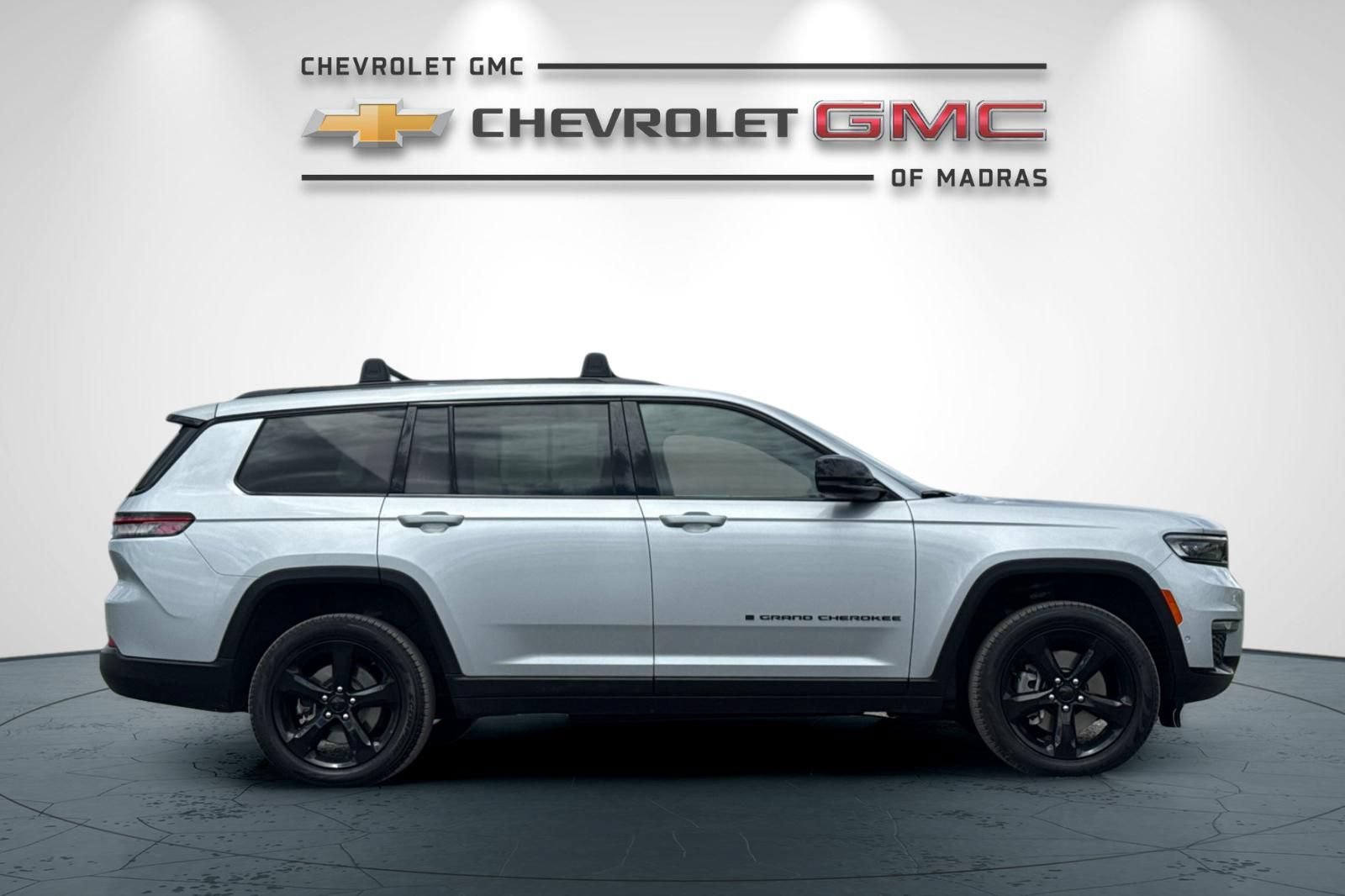 Used 2025 Jeep Grand Cherokee L Limited w/ Luxury Tech Group II AWD/4WD image 2