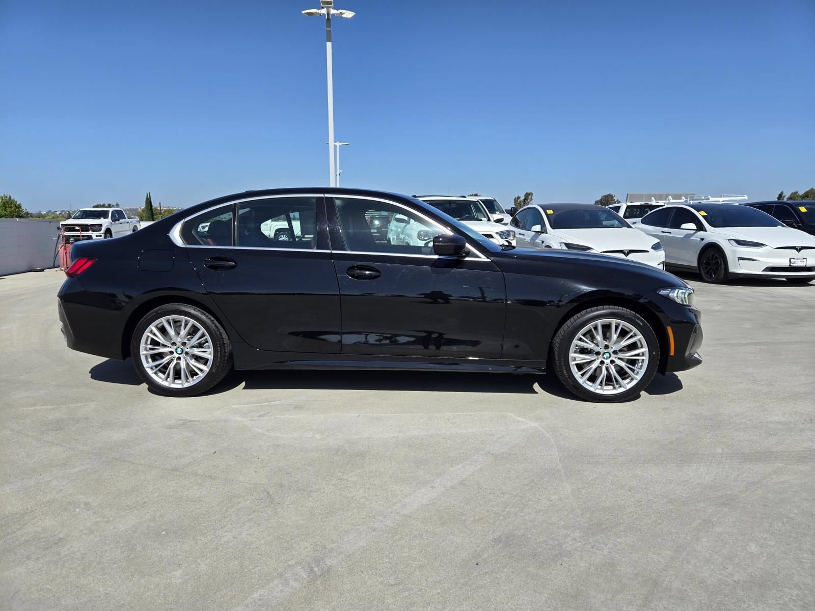 Used 2024 BMW 330i xDrive Sedan w/ Convenience Package AWD/4WD image 2