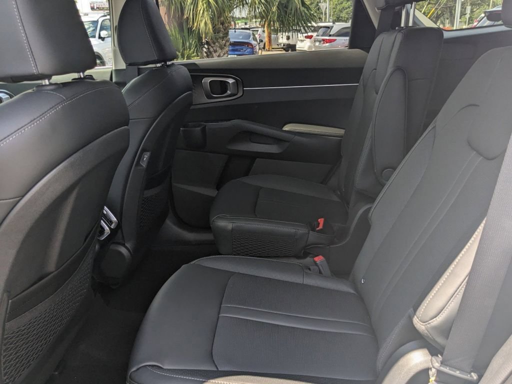 Used 2025 Kia Sorento EX AWD/4WD image 14
