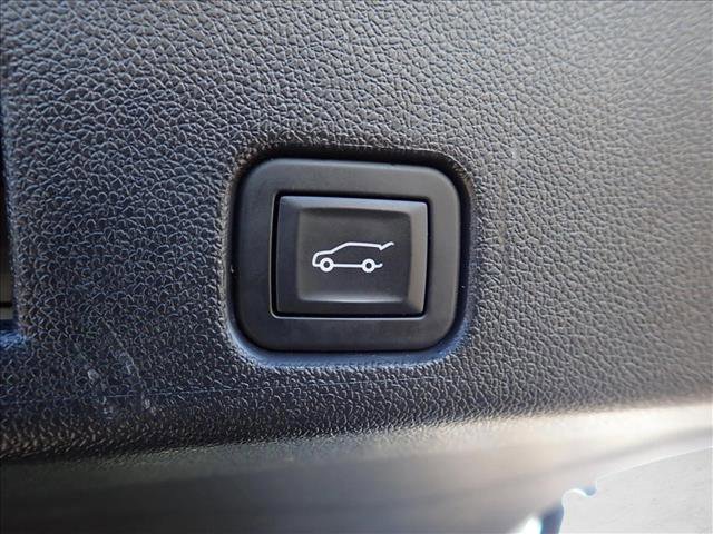 Used 2025 Chevrolet Traverse LT image 9