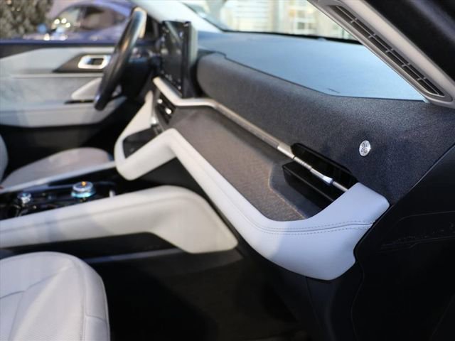 Used 2025 Ford Explorer Platinum w/ LUX Leather Package image 10