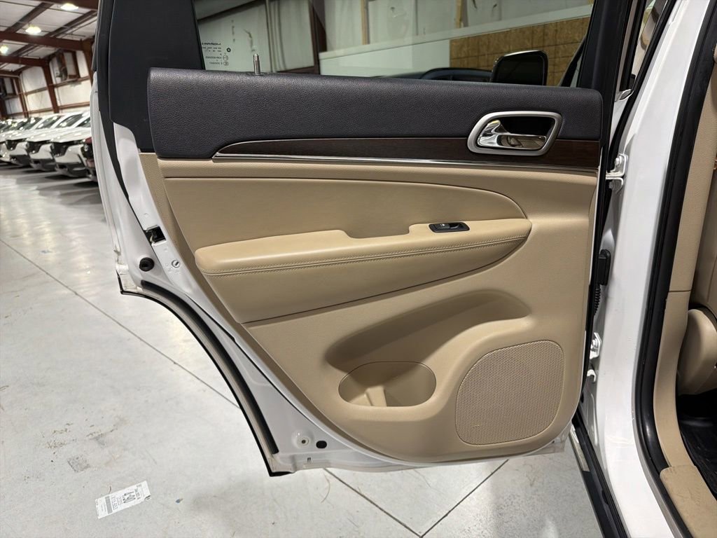 Used 2018 Jeep Grand Cherokee Limited image 32