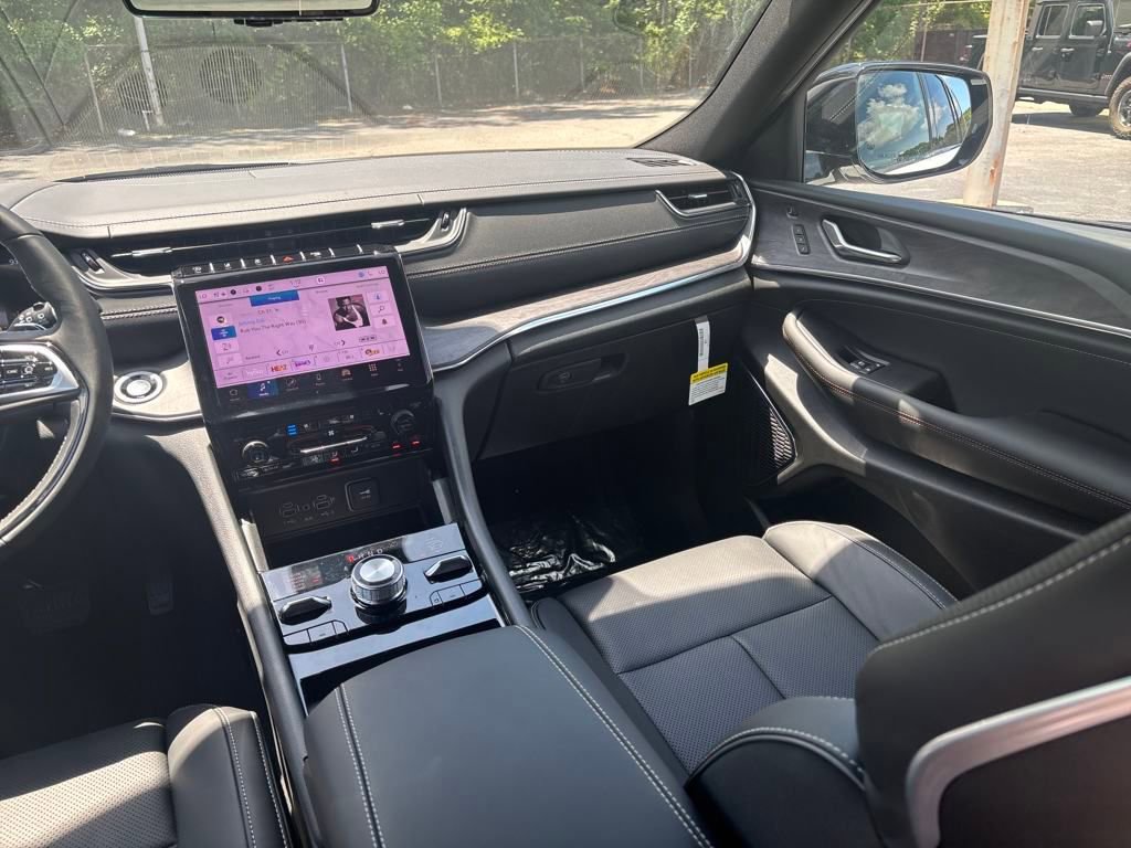 New 2025 Jeep Grand Cherokee Overland w/ Adv Protech Group III image 12