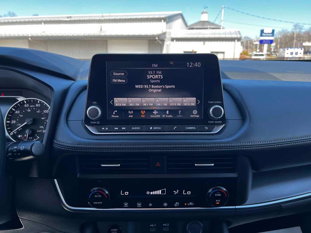 Used 2024 Nissan Rogue SV image 25