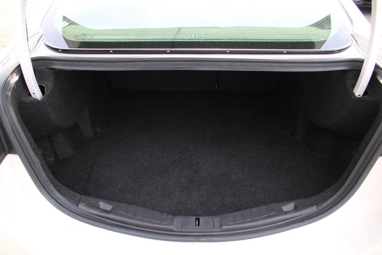 Used 2014 Ford Fusion SE w/ Equipment Group 202A image 16