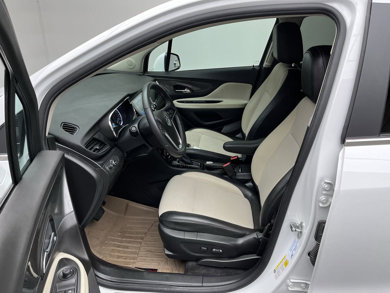 Certified 2018 Buick Encore Preferred FWD image 3