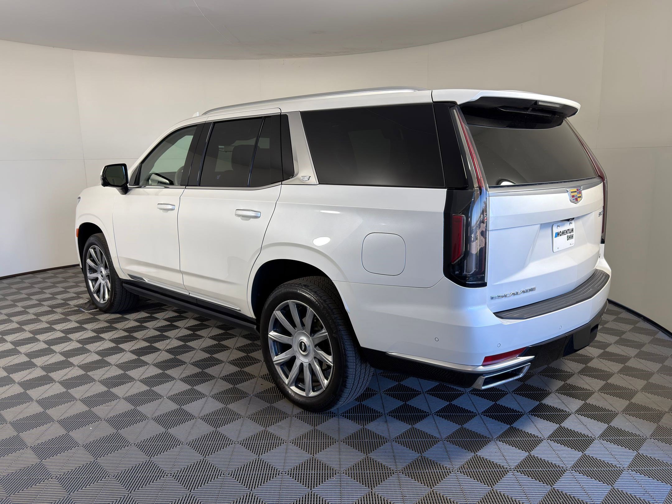 Used 2024 Cadillac Escalade Premium Luxury Platinum image 3