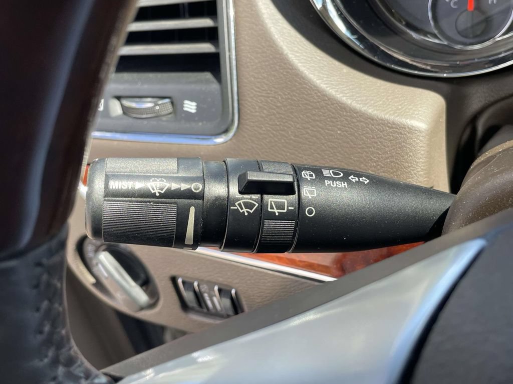 Used 2012 Chrysler Town & Country Limited FWD image 29