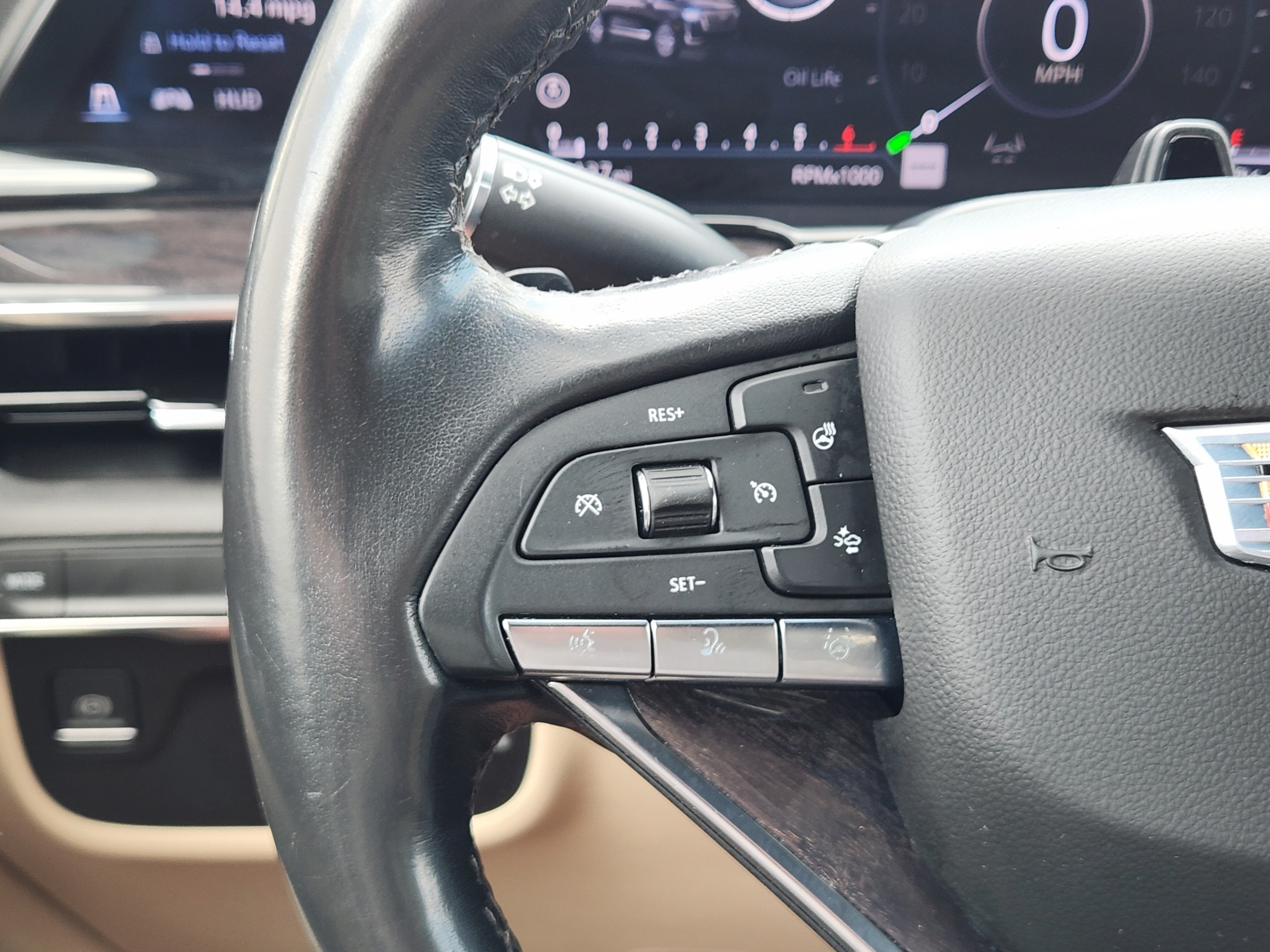 Used 2022 Cadillac Escalade Premium Luxury RWD image 14