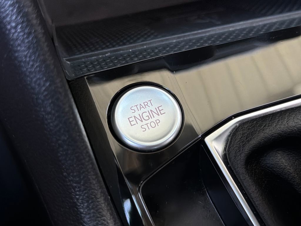 Used 2024 Volkswagen Taos SE w/ MDO Package image 5