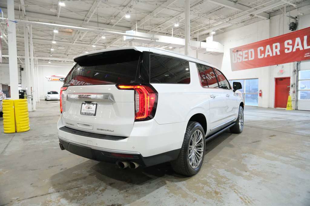 Used 2022 GMC Yukon XL Denali w/ Advanced Technology Package AWD/4WD image 12