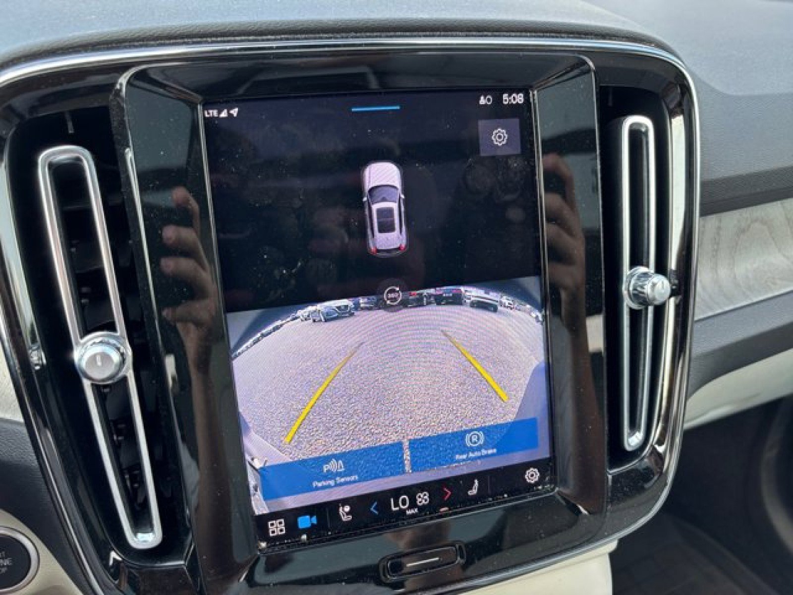 Used 2023 Volvo XC40 B5 Plus w/ Driver Assist Package image 17