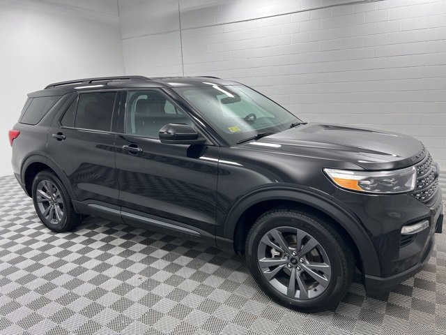 Used 2023 Ford Explorer XLT w/ Equipment Group 202A image 4
