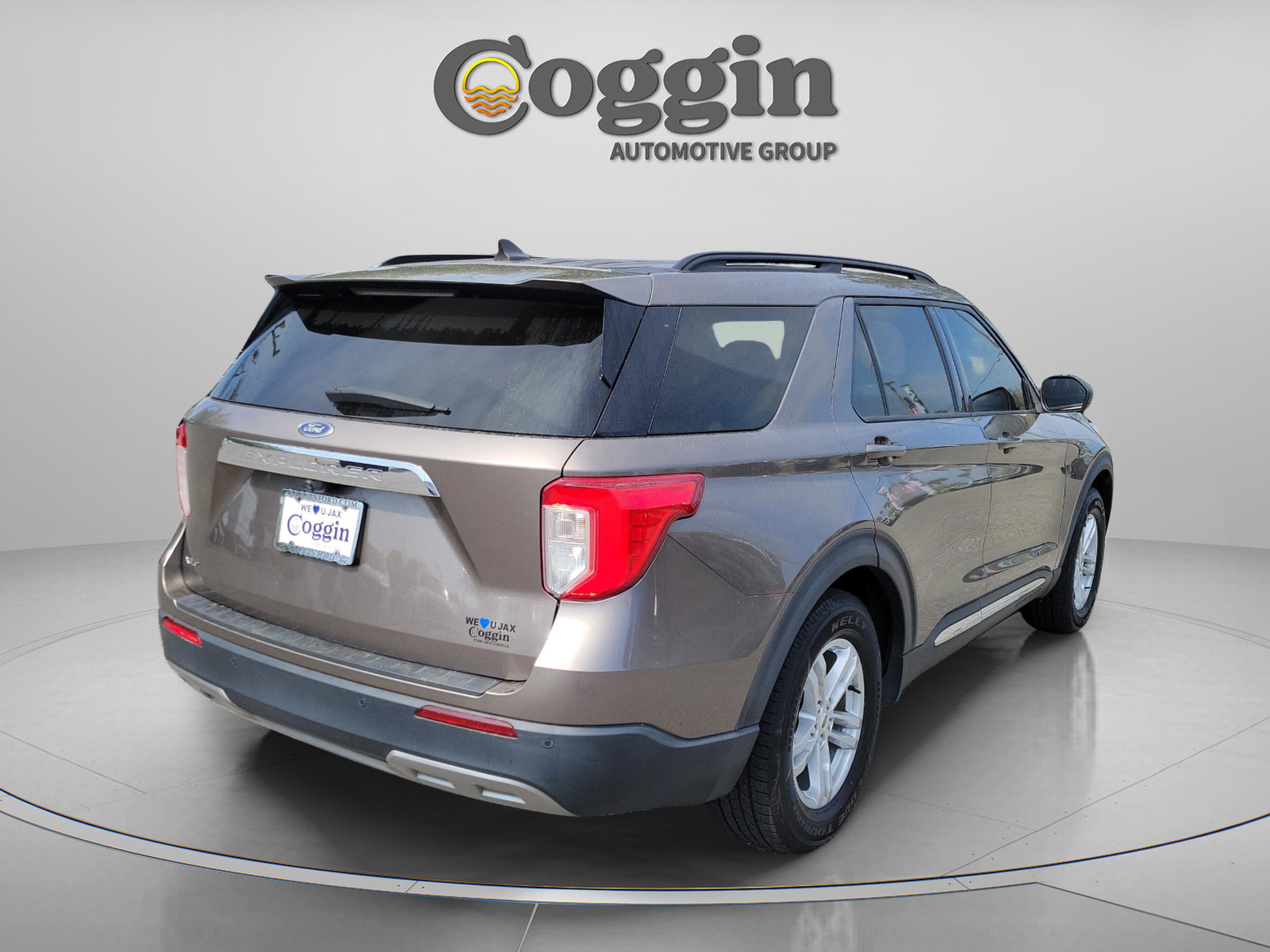 Used 2021 Ford Explorer XLT w/ Equipment Group 202A image 3