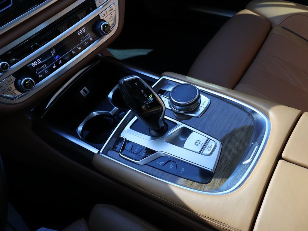 Used 2016 BMW 750i xDrive AWD/4WD image 27