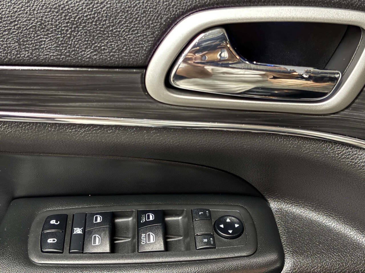 Used 2019 Jeep Grand Cherokee Limited w/ Luxury Group II AWD/4WD image 31