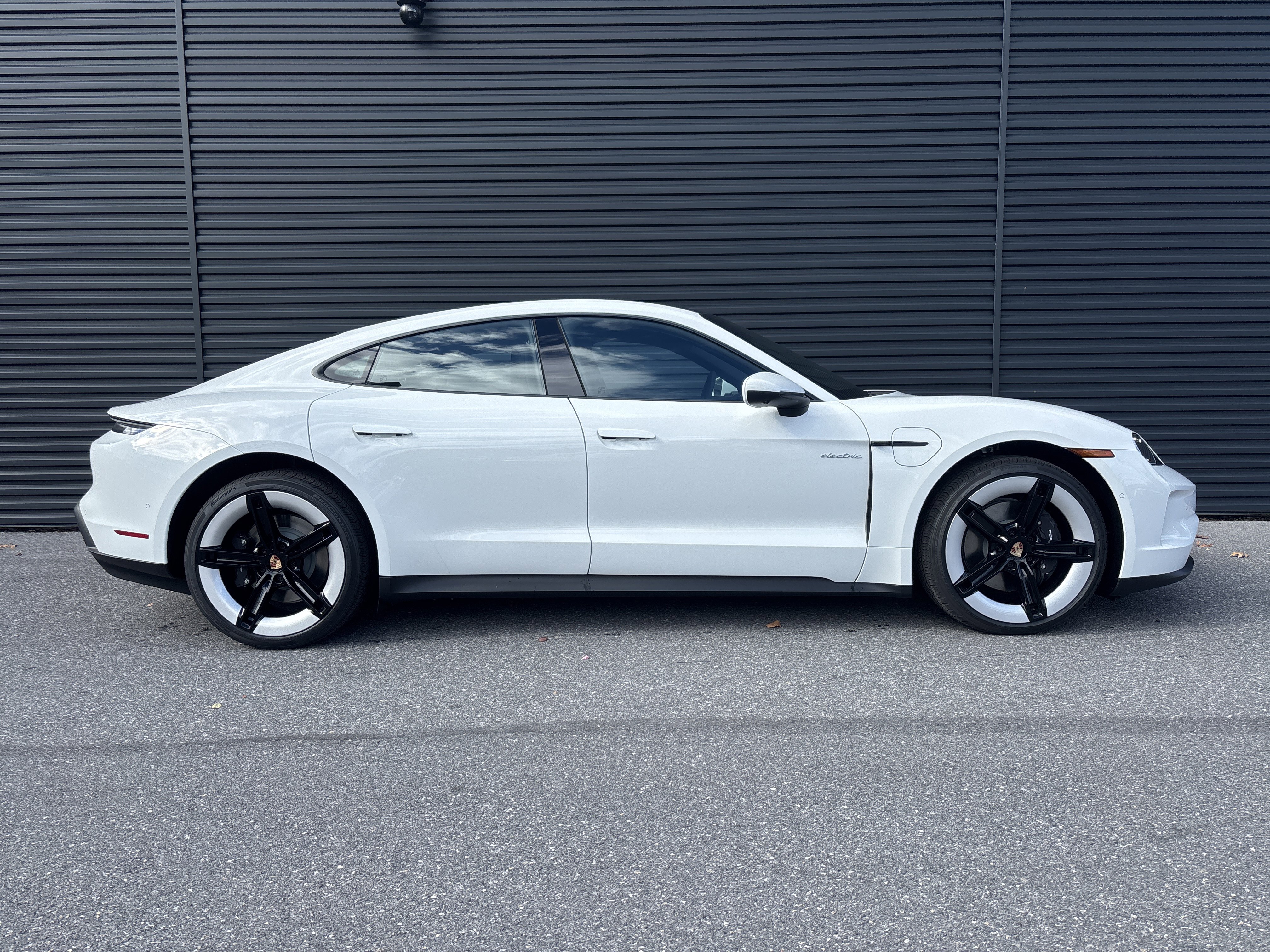 New 2026 Porsche Taycan image 6