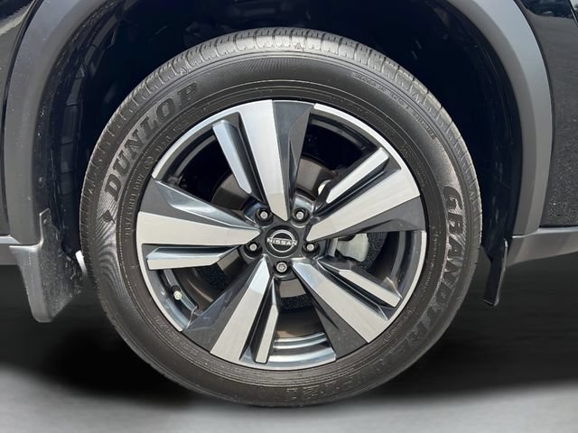 Used 2025 Nissan Rogue SL w/ SL Premium Package FWD image 26