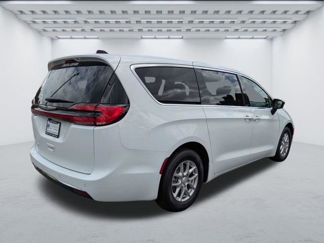 New 2026 Chrysler Pacifica Select FWD image 4