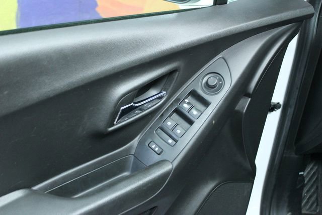 Used 2018 Chevrolet Trax LT w/ LT Convenience Package image 13
