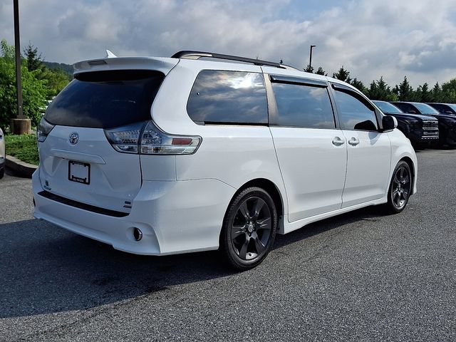 Used 2016 Toyota Sienna SE w/ SE Preferred Package FWD image 6