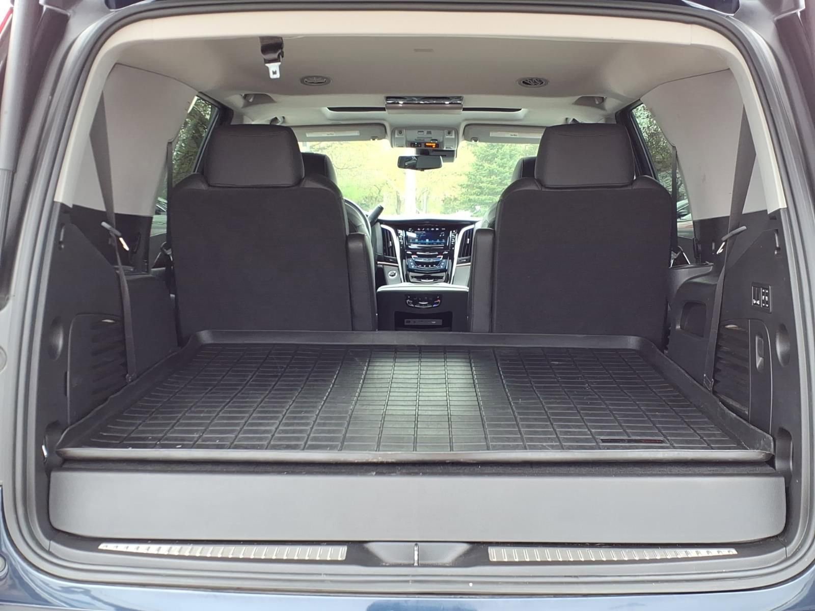 Used 2020 Cadillac Escalade Luxury AWD/4WD image 11