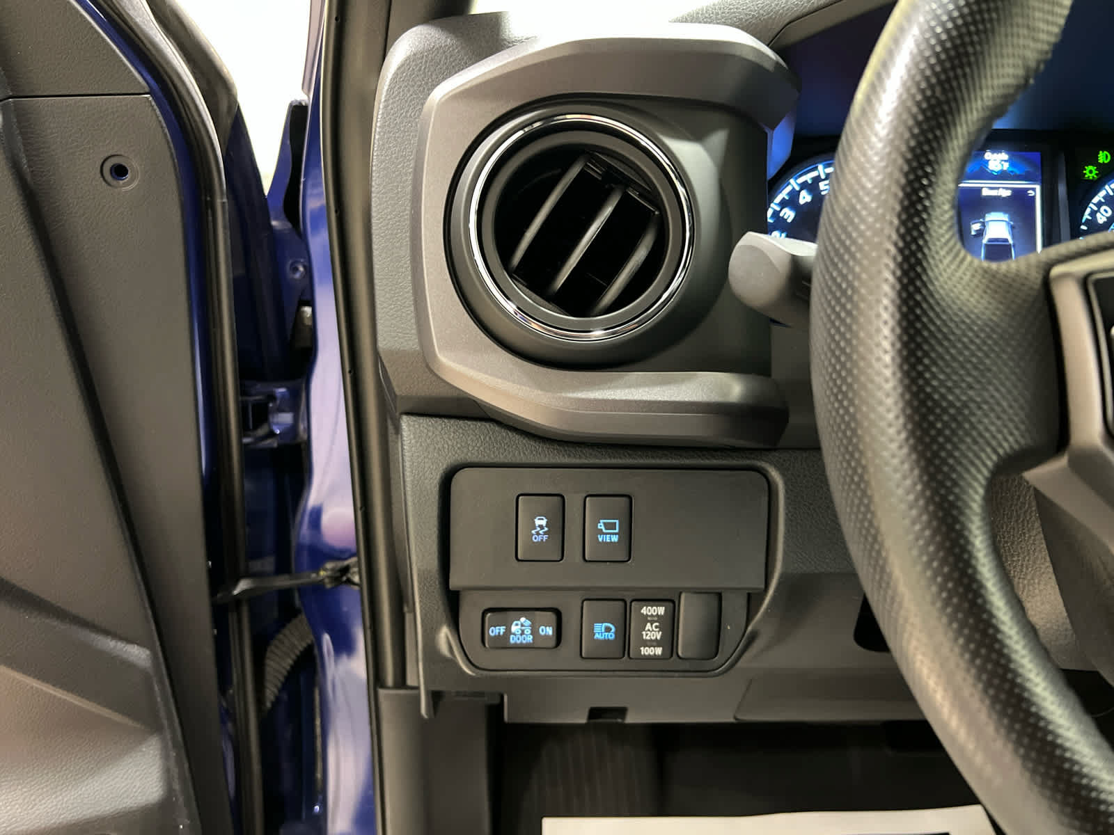 Used 2023 Toyota Tacoma TRD Off-Road w/ TRD Premium Off Road Package AWD/4WD image 25