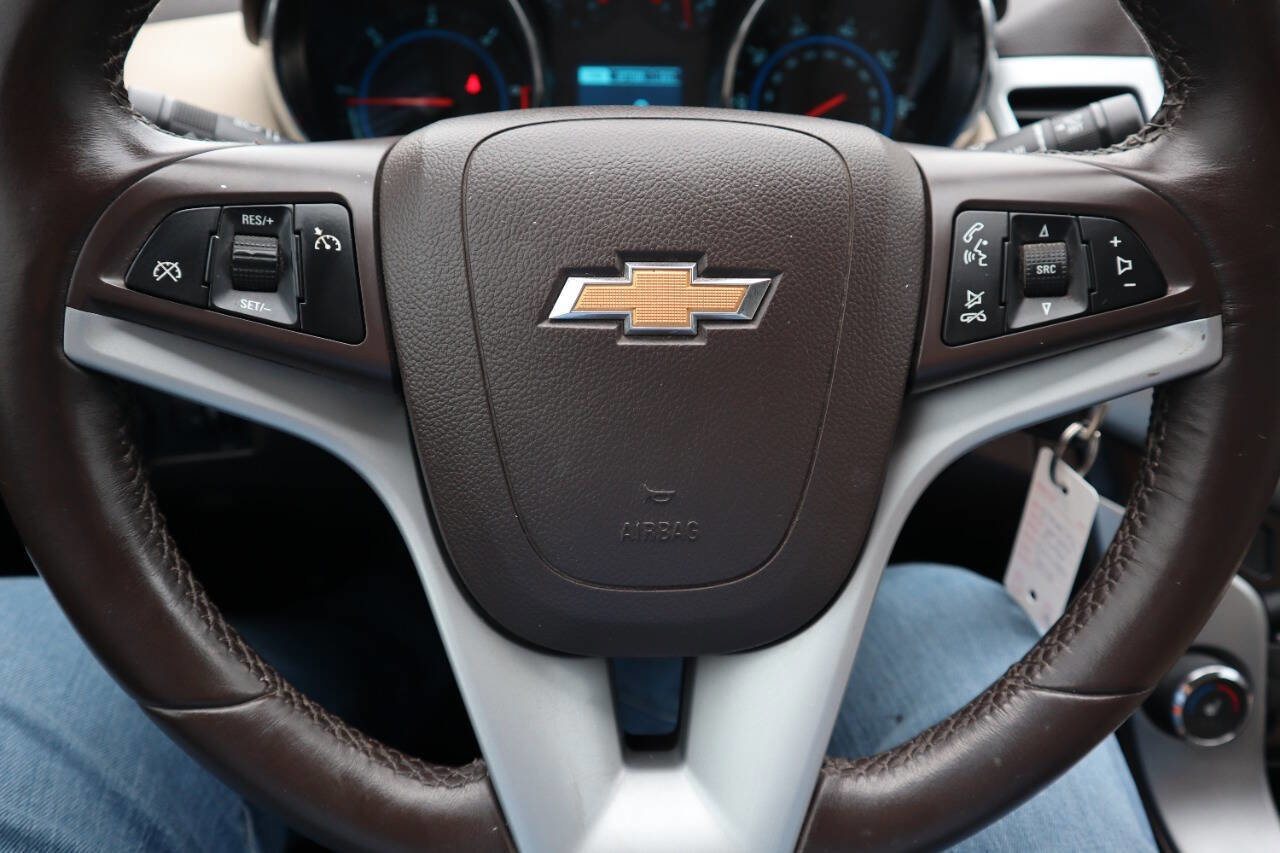 Used 2014 Chevrolet Cruze Diesel w/ Enhanced Safety Package image 32