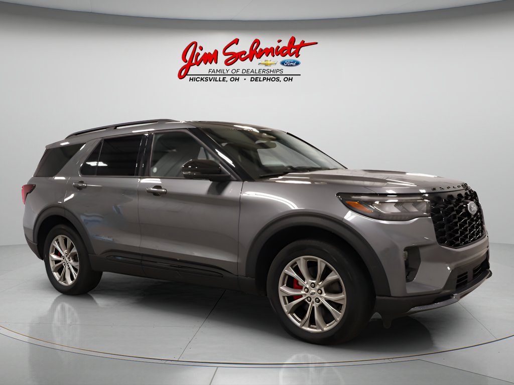 Used 2025 Ford Explorer ST-Line w/ ST-Line Street Pack AWD/4WD image 2