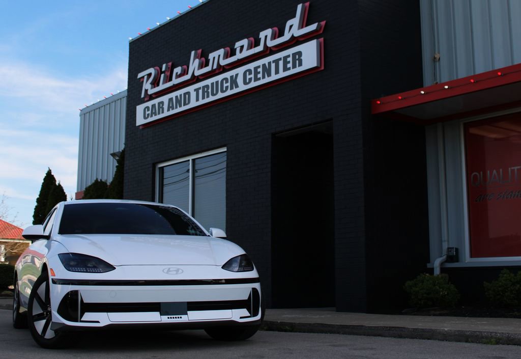 Used 2024 Hyundai Ioniq 6 SE image 1