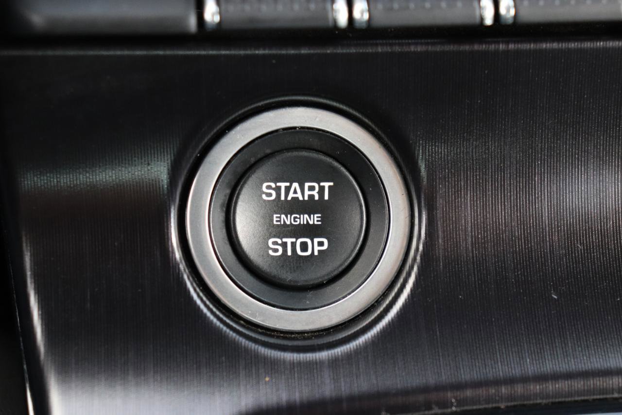 Used 2020 Jaguar F-TYPE Checkered Flag image 38