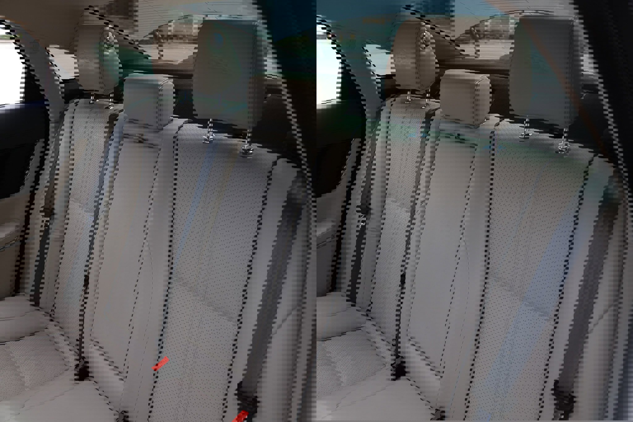 Used 2019 Jaguar XJ R-Sport image 11