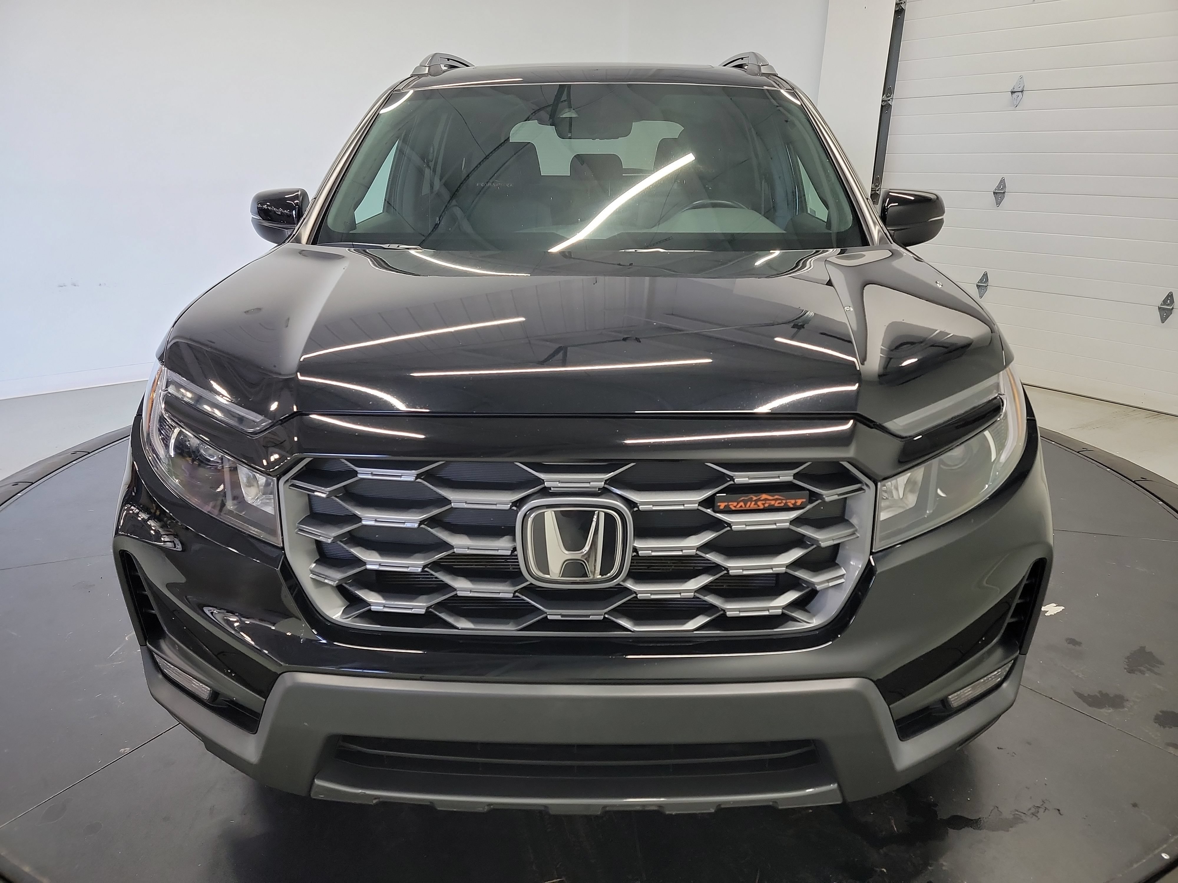 Used 2024 Honda Passport TrailSport image 2