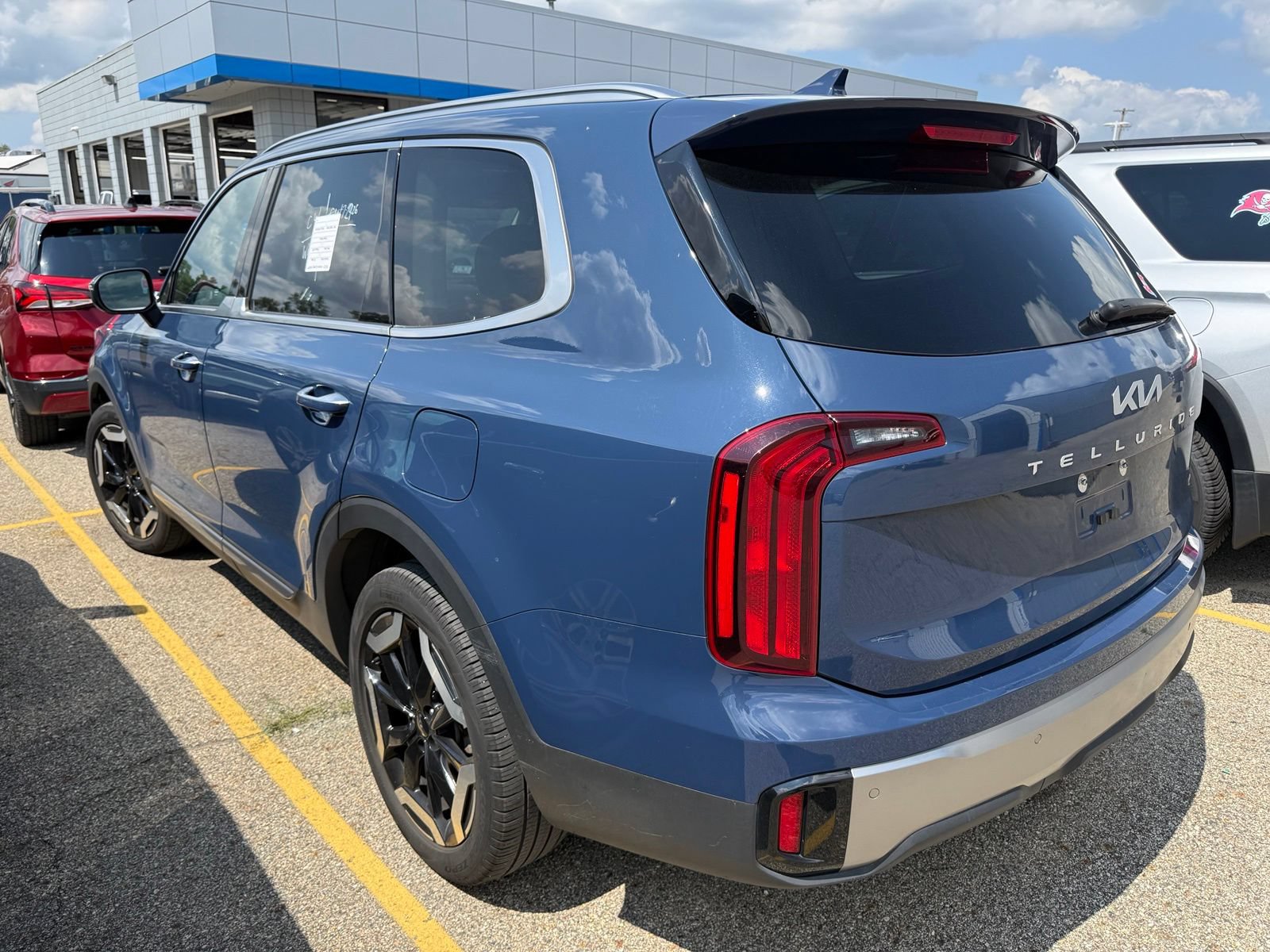 Used 2025 Kia Telluride S AWD/4WD image 4