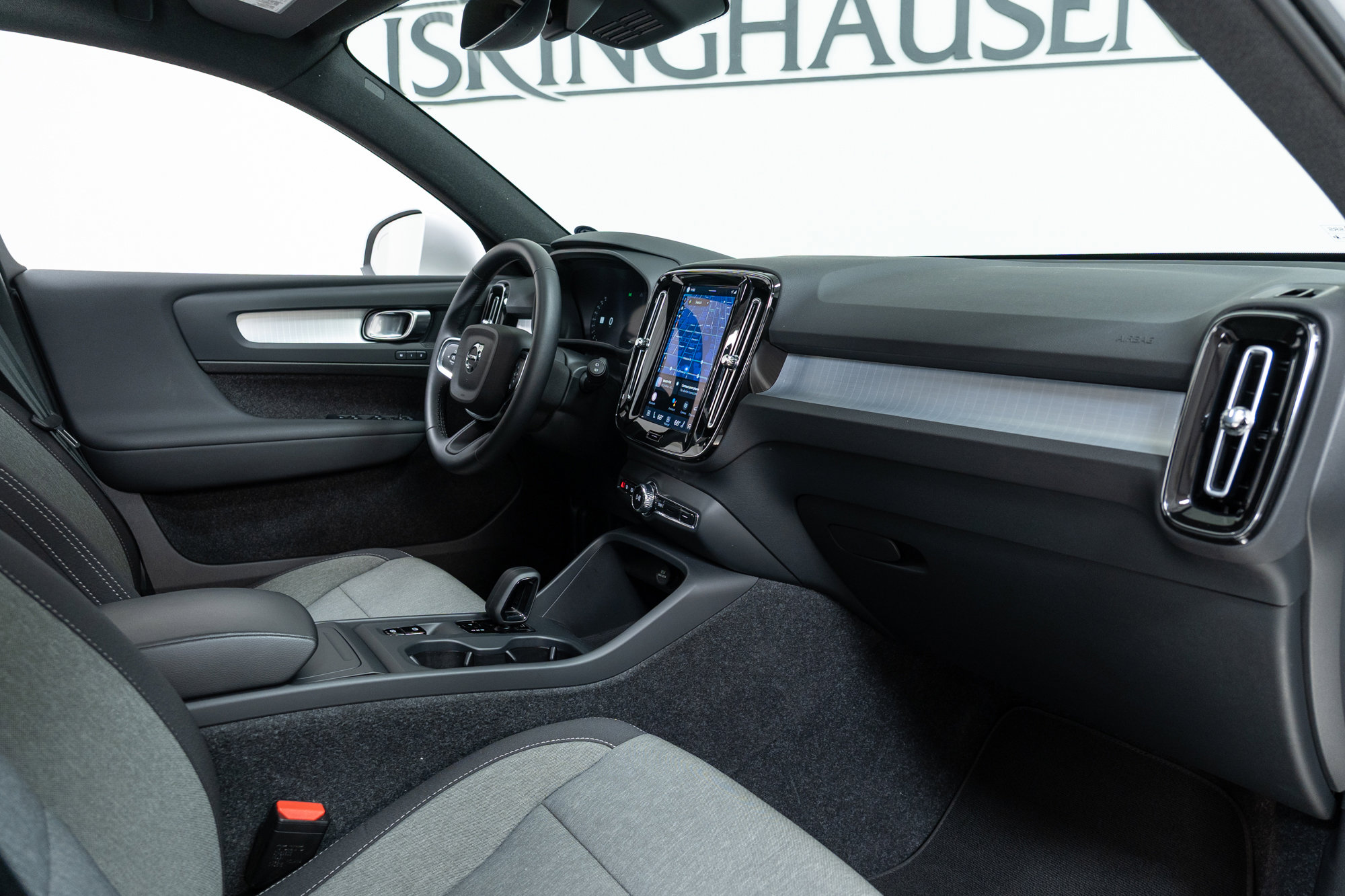 Certified 2025 Volvo XC40 B5 Core image 21