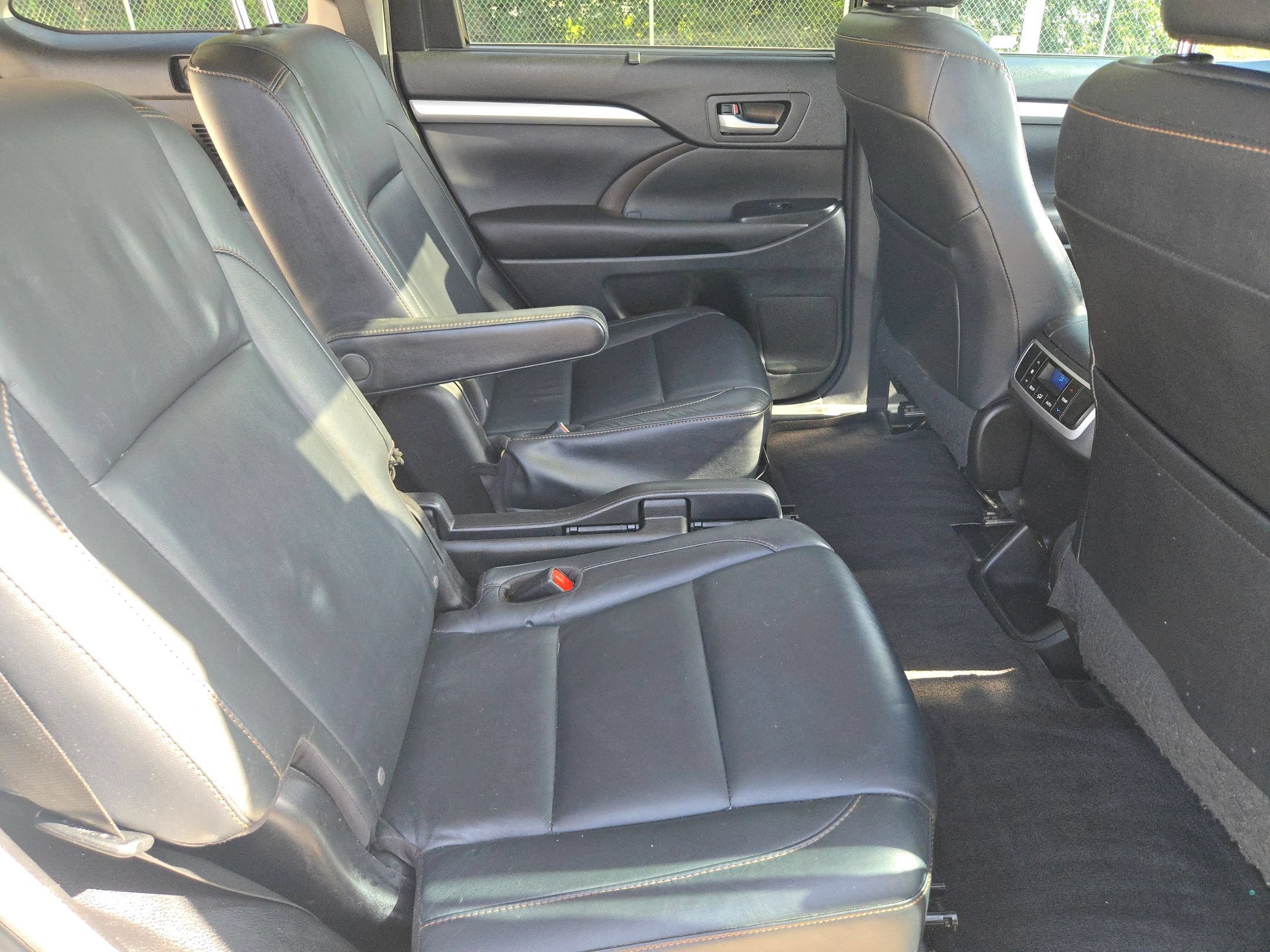 Used 2016 Toyota Highlander XLE FWD image 26