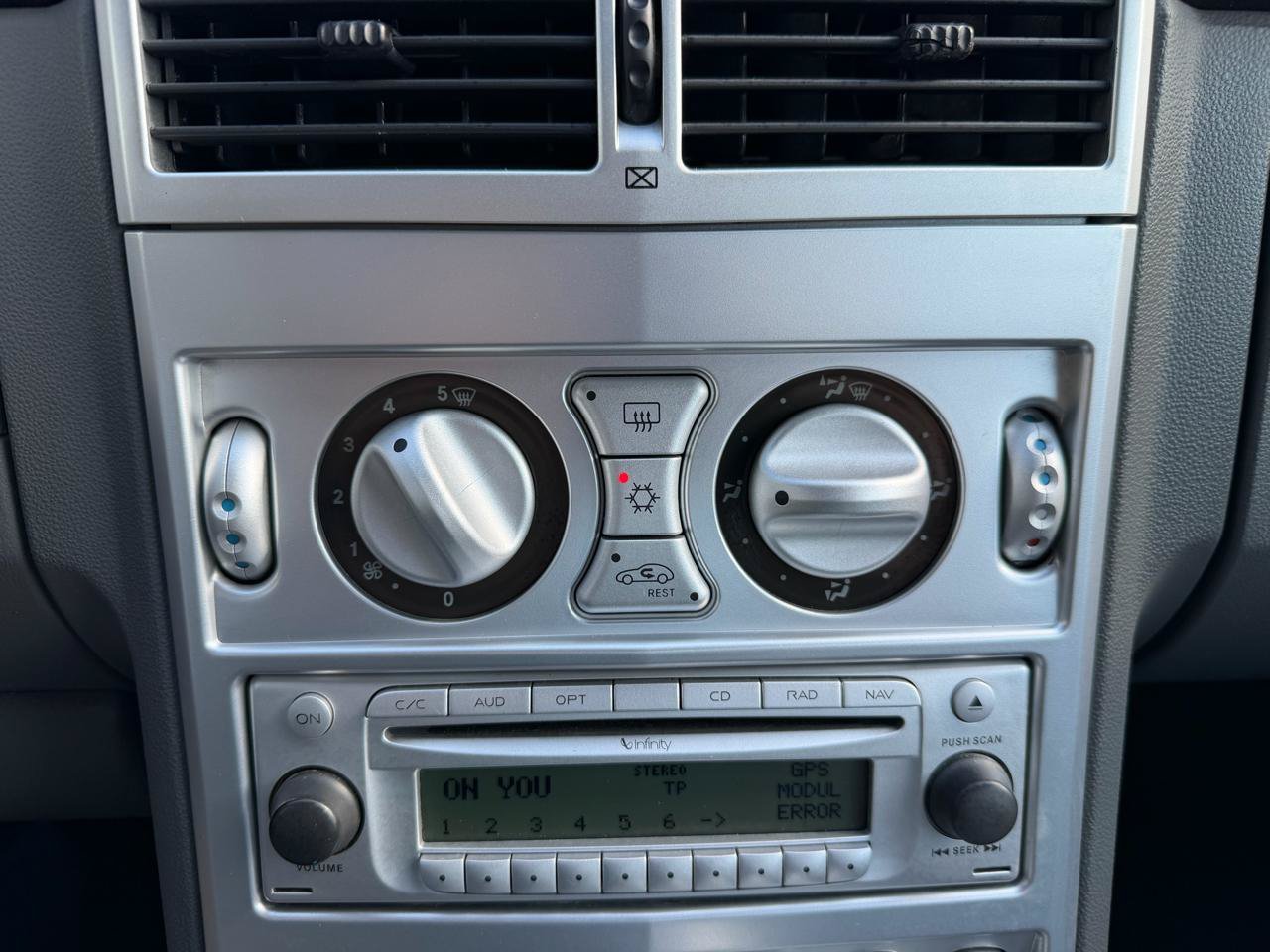 Used 2005 Chrysler Crossfire Limited RWD image 24
