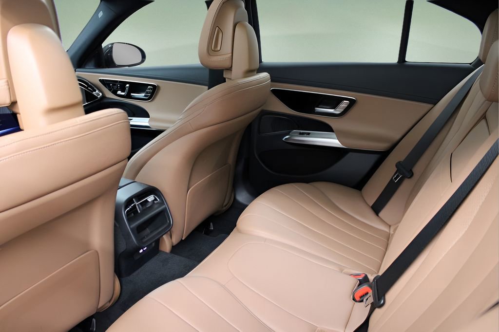 Used 2025 Mercedes-Benz E 450 4MATIC Sedan image 26