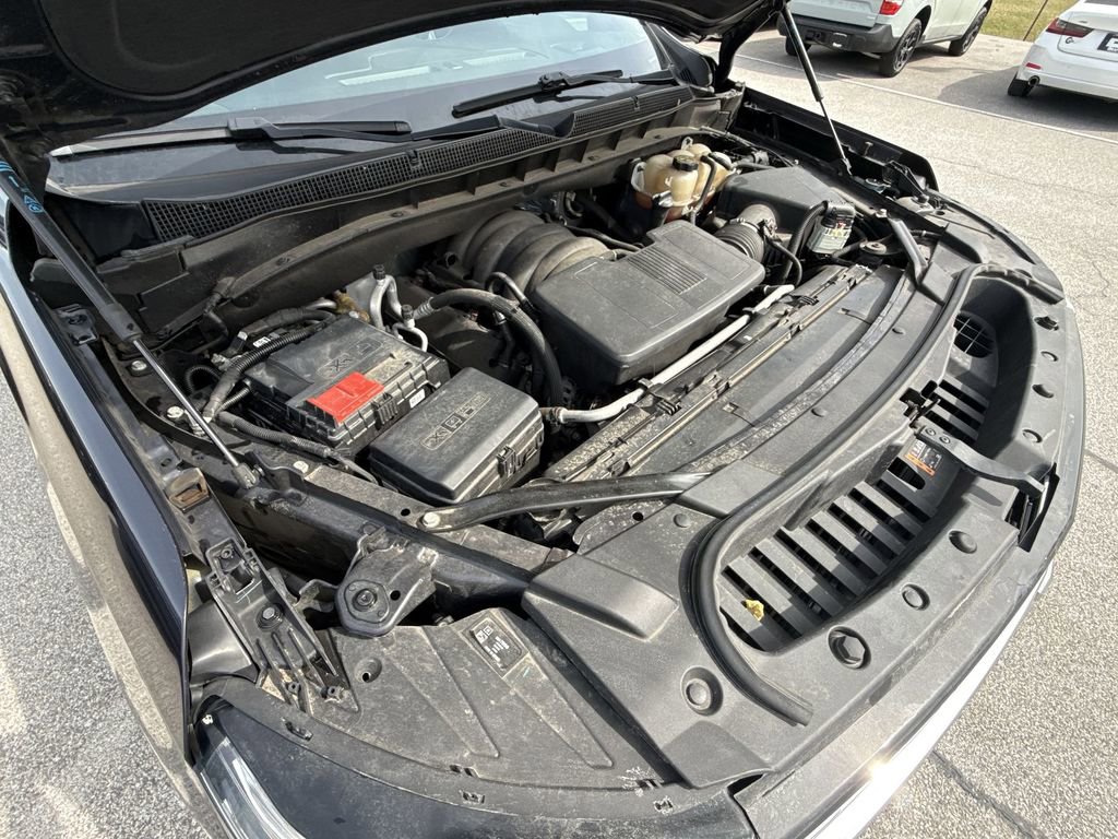 Used 2023 Chevrolet Suburban Premier image 17