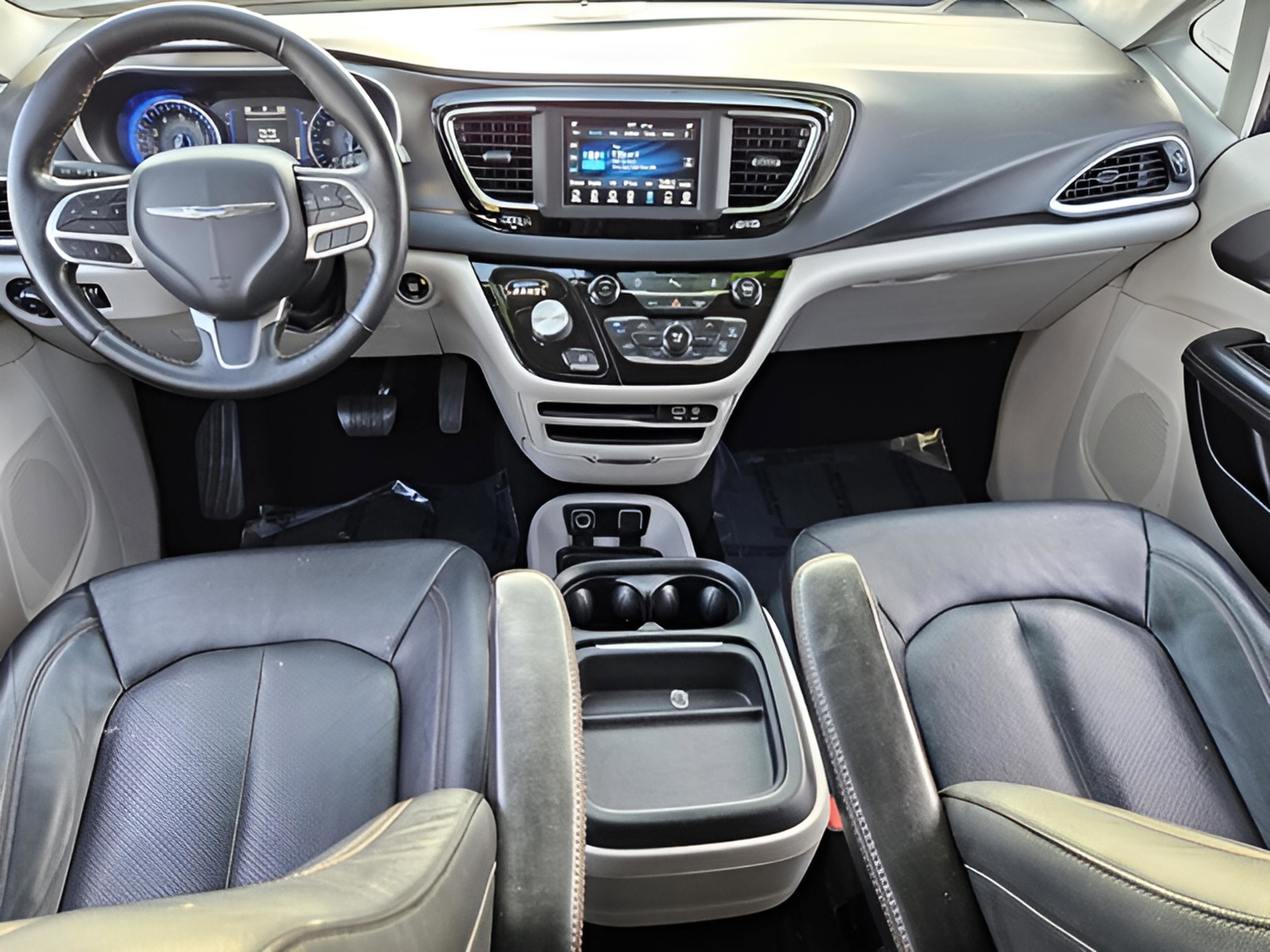 Used 2020 Chrysler Pacifica Touring-L image 12