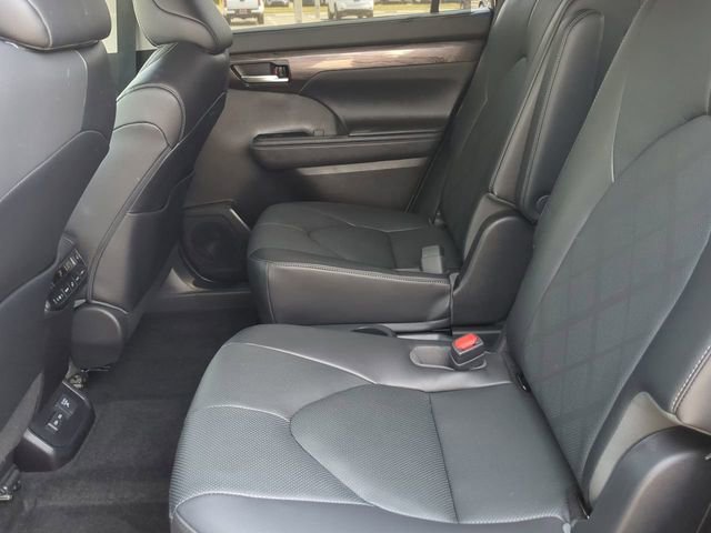 Used 2023 Toyota Highlander Platinum image 14
