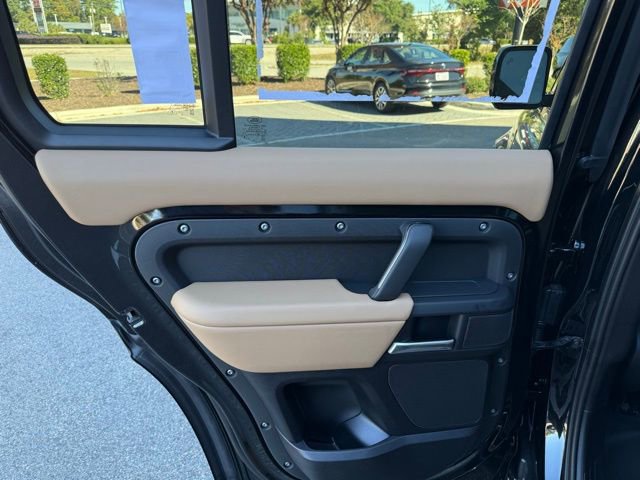 New 2025 Land Rover Defender 110 X-Dynamic SE image 30