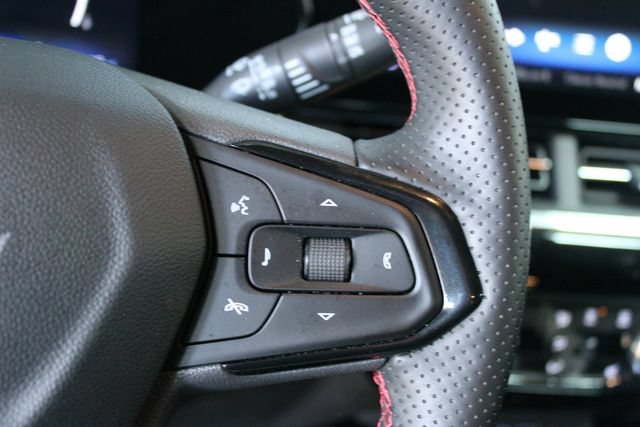 Used 2025 Chevrolet Trax RS FWD image 16