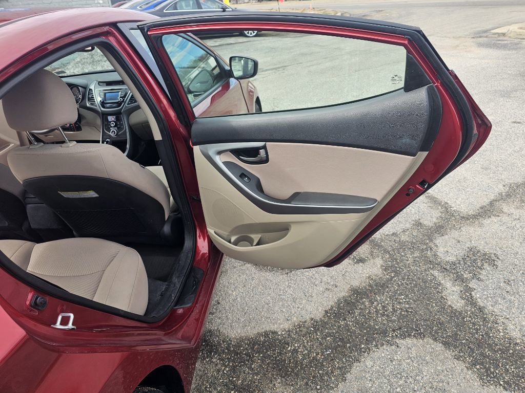 Used 2016 Hyundai Elantra SE w/ Option Group 02 image 19
