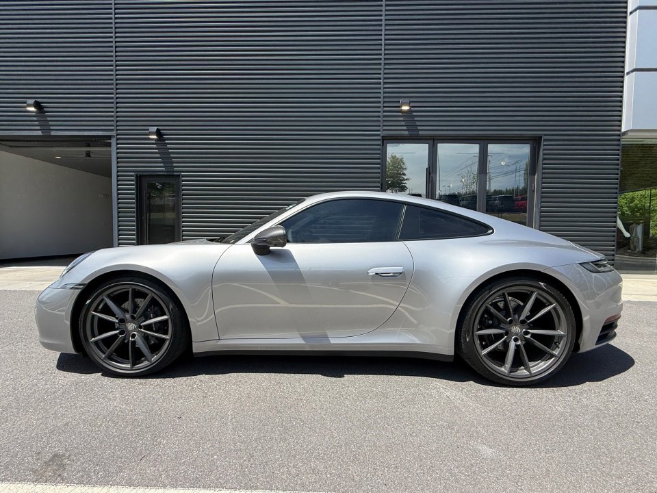 Certified 2024 Porsche 911 Carrera T RWD image 2