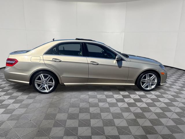 Used 2010 Mercedes-Benz E 550 4MATIC Sedan image 6