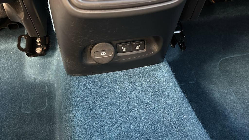 Certified 2023 Volvo C40 P8 Recharge Ultimate AWD/4WD image 9