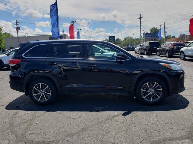 Used 2019 Toyota Highlander XLE AWD/4WD image 8